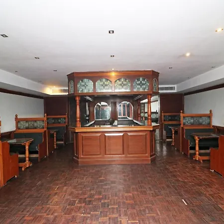 Landmark Plaza Hotel 3*