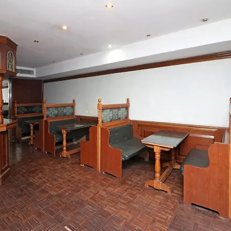 Landmark Plaza Hotel 3*
