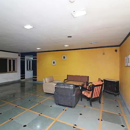 Landmark Plaza Hotel 3*